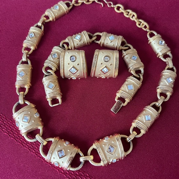 Vintage Etruscan style gold tone necklace, bracelet celery and earring set - Picture 2 of 5